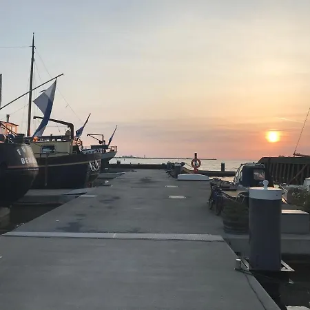 The Ship's Cabin Bed & Breakfast Amsterdam