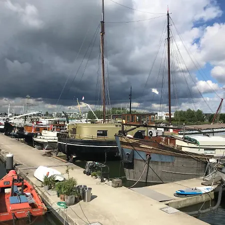 The Ship's Cabin Bed & Breakfast Amsterdam